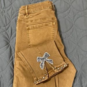 Sz S🇨🇦⭐️New Frank Lyman 2019 Collection Chestnut Bow Jeans. ⭐️Never Worn!!